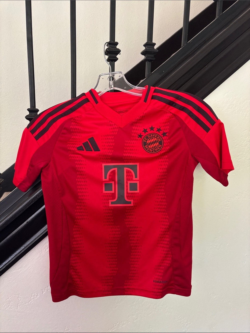 adidas Red Bayern Munich 9/10 Youth Soccer Jersey with Black Accents 9 Kane